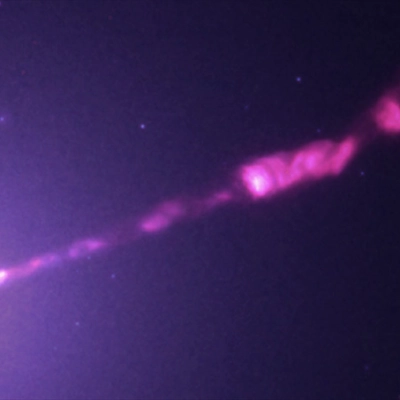 M87 Jet: una galaxia con un agujero negro supermasivo a unos 55 millones de años luz de la Tierra.