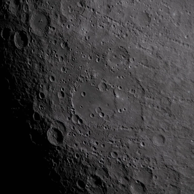 art002e012093 (6 de abril de 2026) - La cuenca de Hertzsprung aparece a la vista con sus dos distintivos anillos concéntricos de montañas, que revelan...