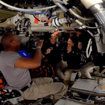 La tripulación de Artemis II: el astronauta de la NASA Victor Glover (extremo izquierdo), el astronauta de la CSA (Agencia Espacial Canadiense) Jeremy Hansen (centro izquierda) y...